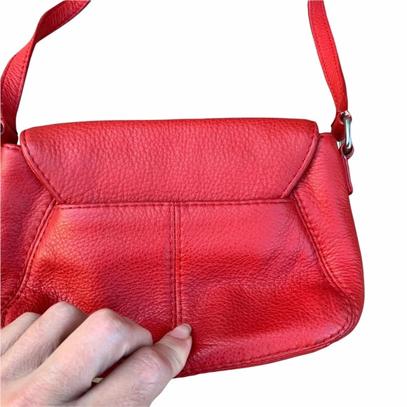 Calvin Klein red leather crossbody smaller bag - Picture 3 of 5